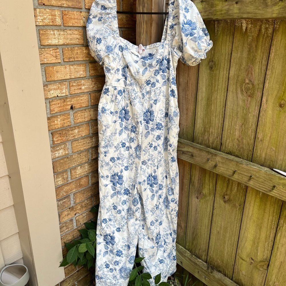 Francesca's Collections Blue and White Floral Jumpsuit with Puff Sleeves